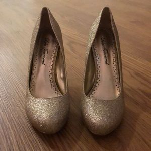 Glitter gold 4” pumps